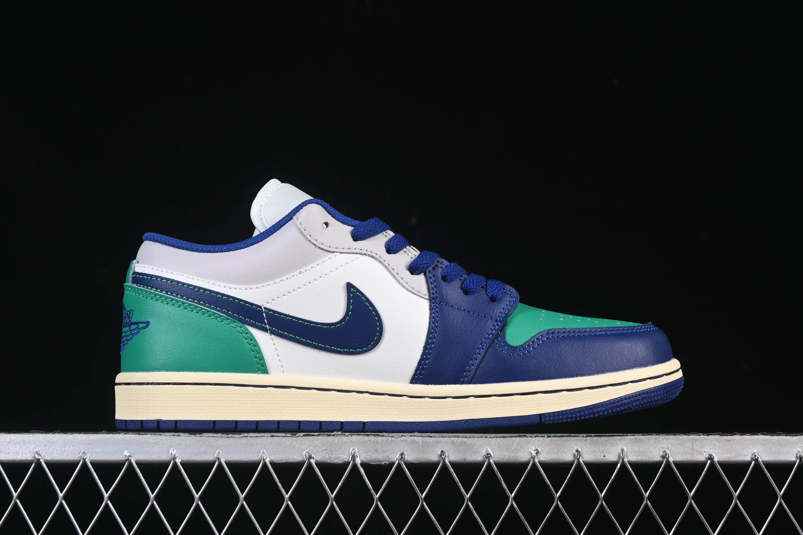All categories Air Jordan Jordan series basketball shoes Air Jordan 1 Low G version pure original Air Jordan 1 Low AJ1 Joe 1 blue and green color matching low-top cultural casual sneakers 553558-147